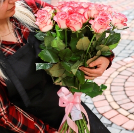 21 Pink Destiny Roses