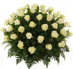Корзина из  77 белых роз