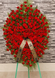 Red Roses Wreath