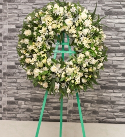 Round White Wreath