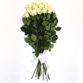15 սպիտակ վարդով ծաղկեփունջ