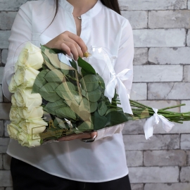 Luxurious Roses in Premium Florist Bag